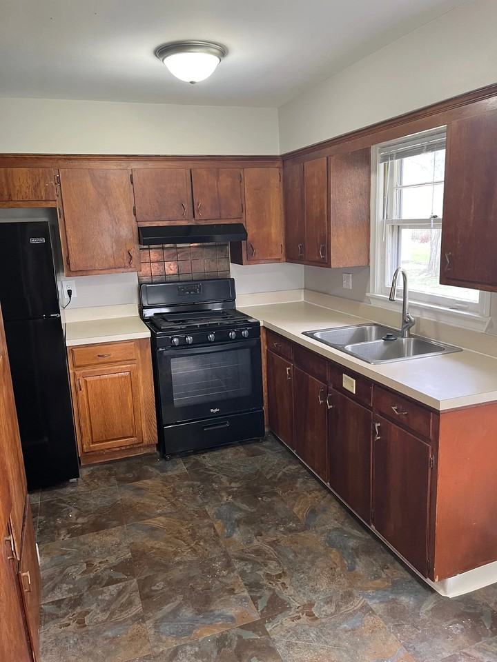 1017 Hein Ave - Photo 3 of 9