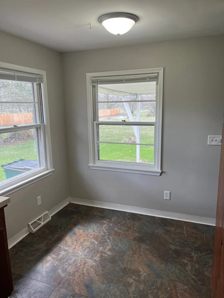 1017 Hein Ave - Photo 4 of 9