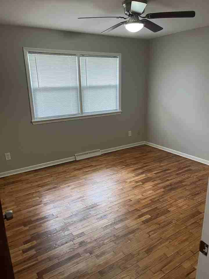 1017 Hein Ave - Photo 6 of 9