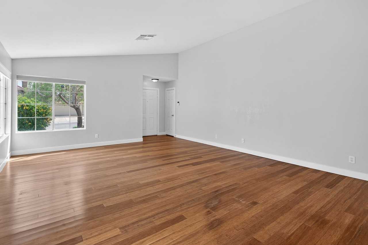 405 Crater Ct - Photo 3 of 34