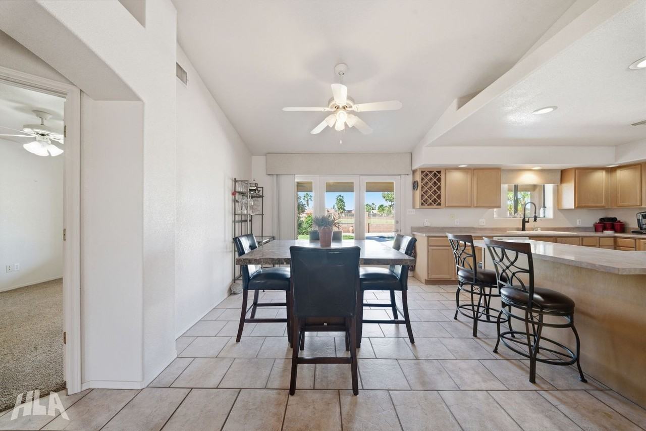 10390 S Fairway Dr - Photo 6 of 25