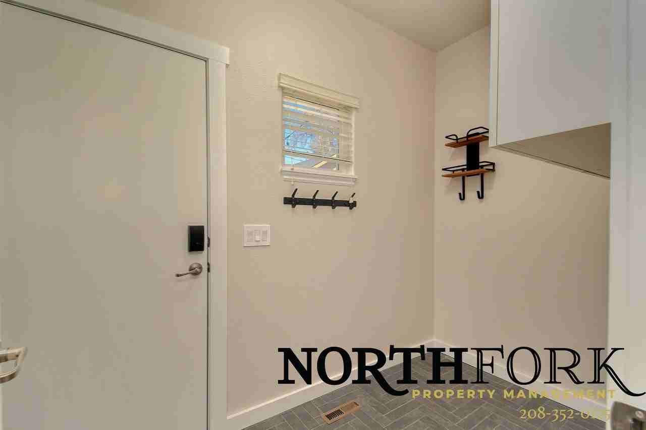 6586 W Poplar St - Photo 2 of 14