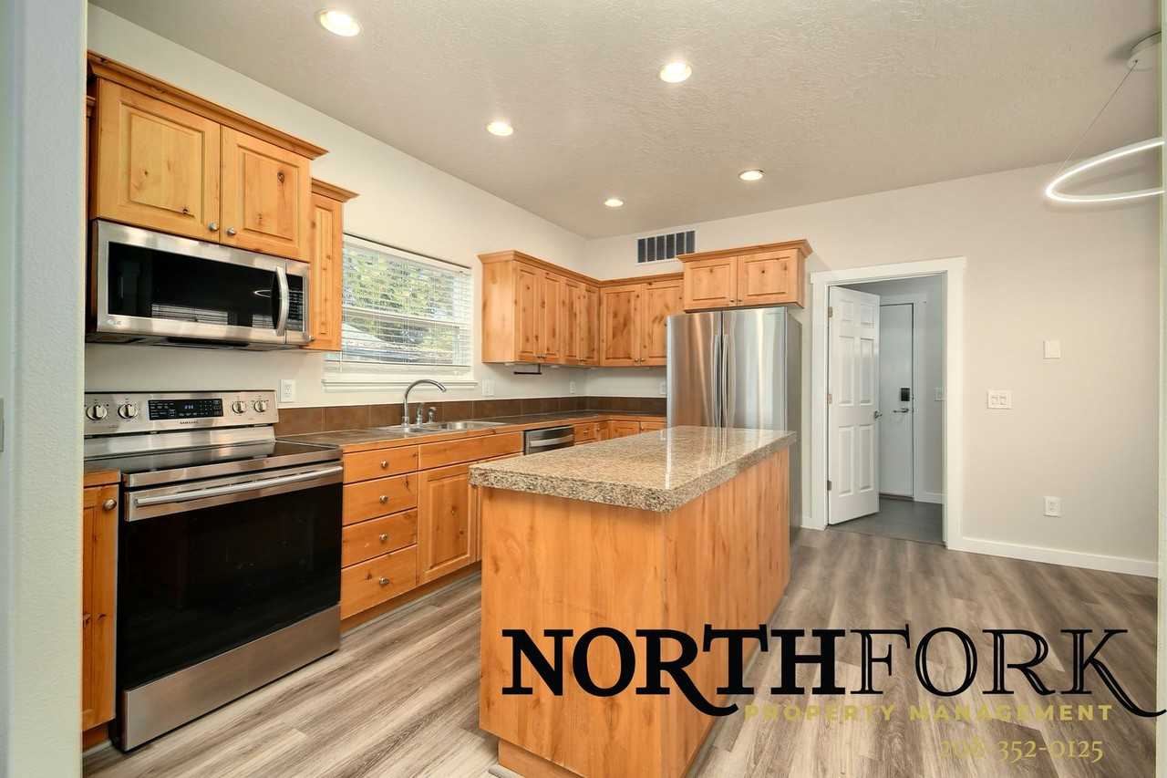 6586 W Poplar St - Photo 5 of 14