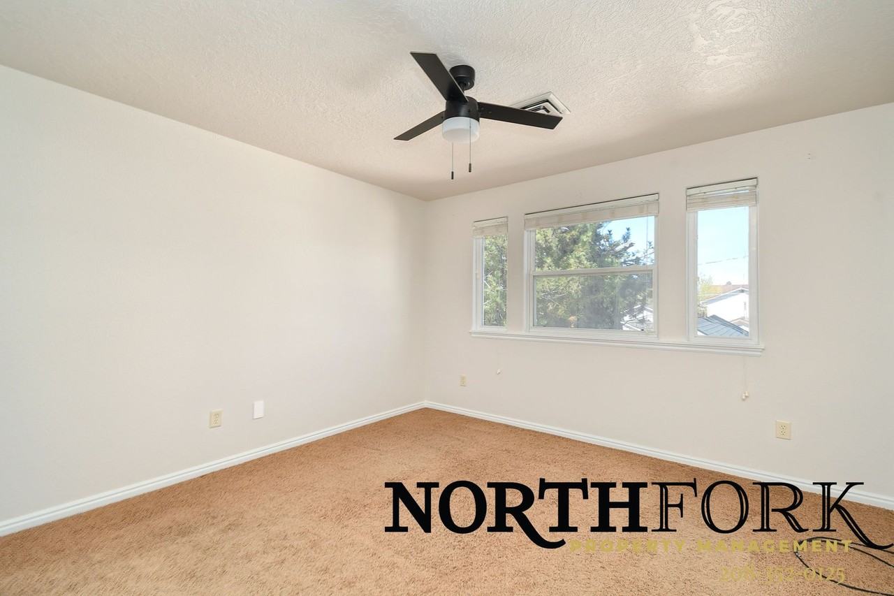 6586 W Poplar St - Photo 7 of 14