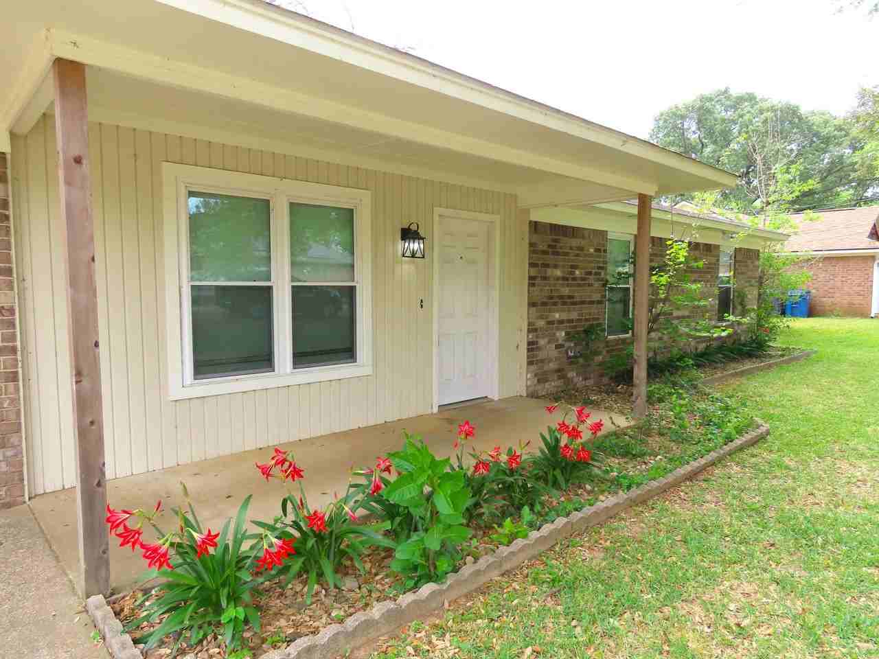 803 Christopher St - Photo 3 of 45