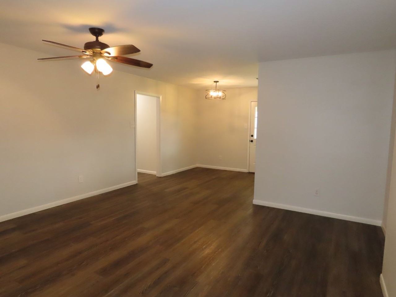 803 Christopher St - Photo 4 of 45