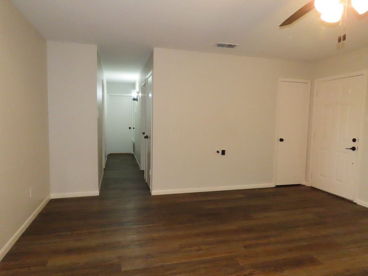 803 Christopher St - Photo 5 of 45