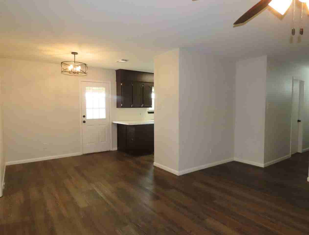 803 Christopher St - Photo 6 of 45