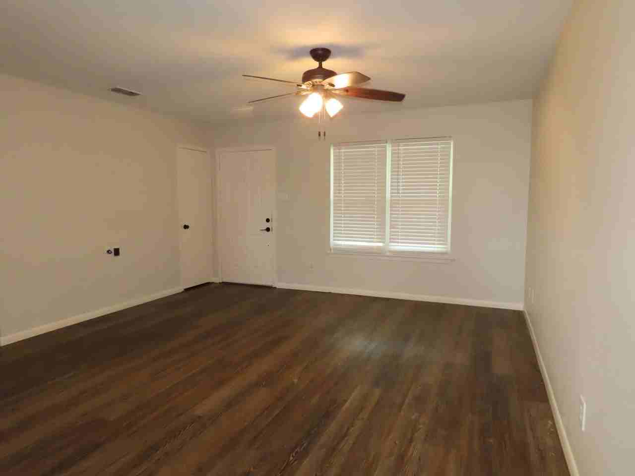 803 Christopher St - Photo 7 of 45