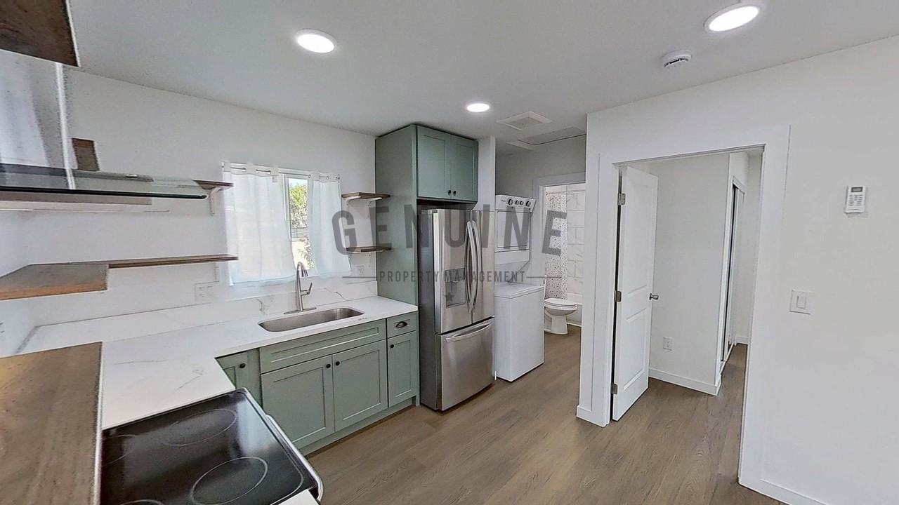 8134 Poinsettia Dr #B - Photo 4 of 16