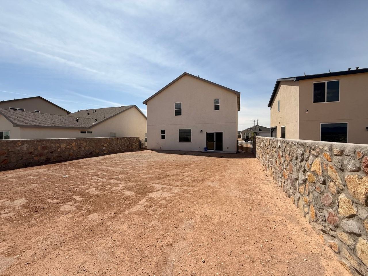 2086 Meteor Dr - Photo 3 of 20