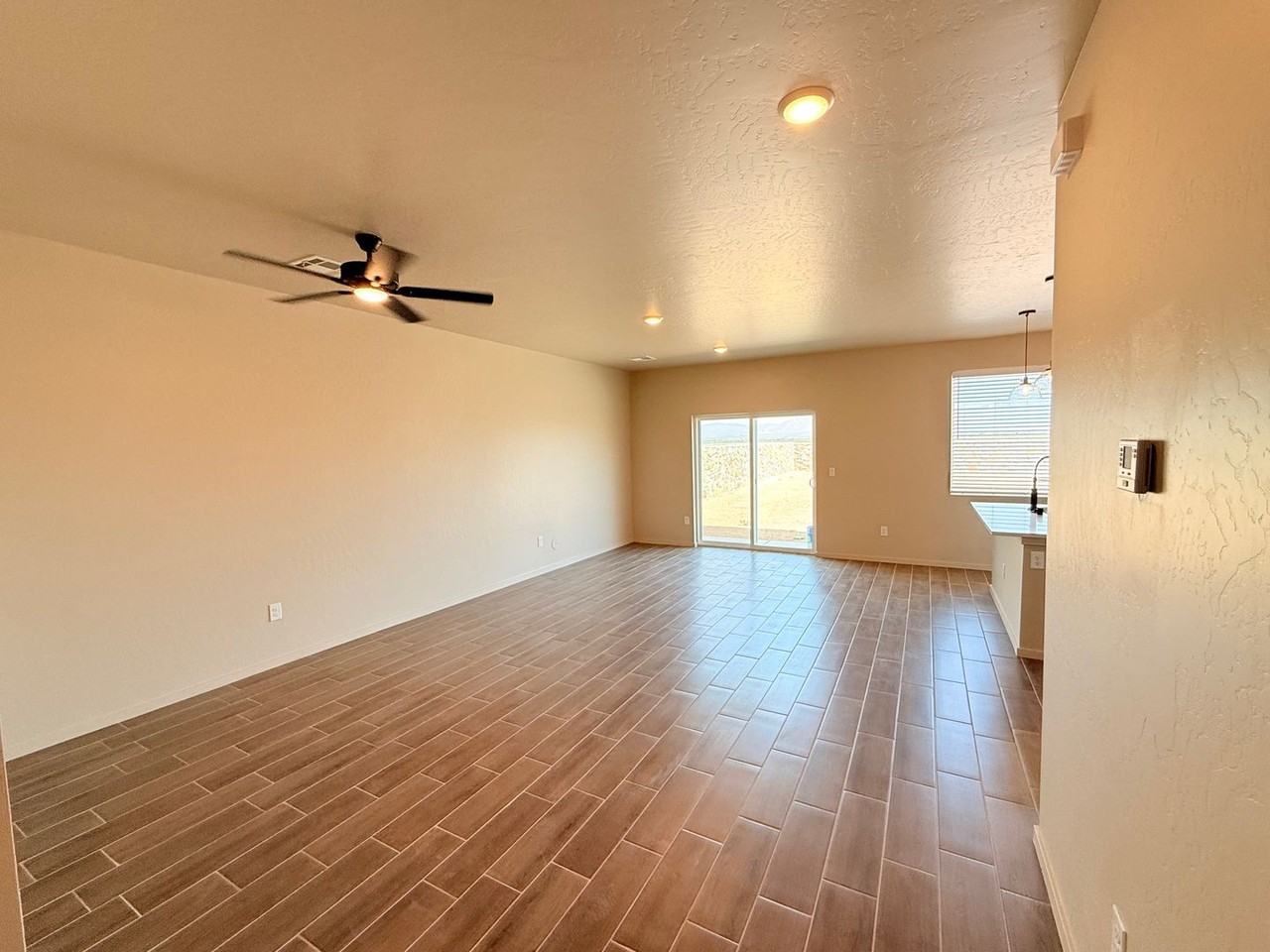 2086 Meteor Dr - Photo 4 of 20