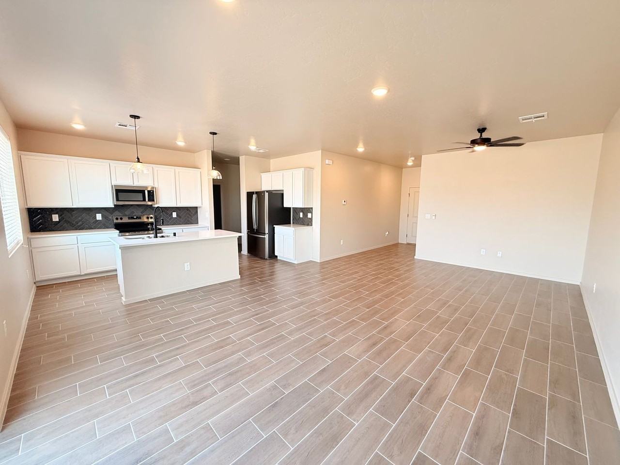 2086 Meteor Dr - Photo 7 of 20