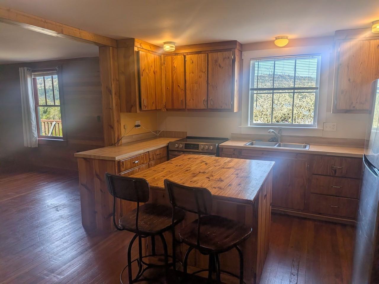 1030 Fairmount Rd - Photo 2 of 18