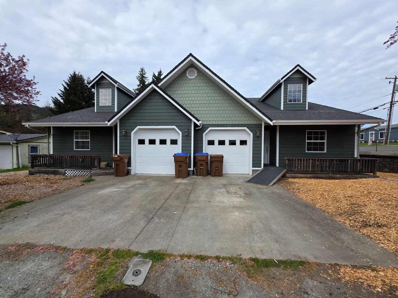 999 Ne Broadway St - Photo 2 of 25