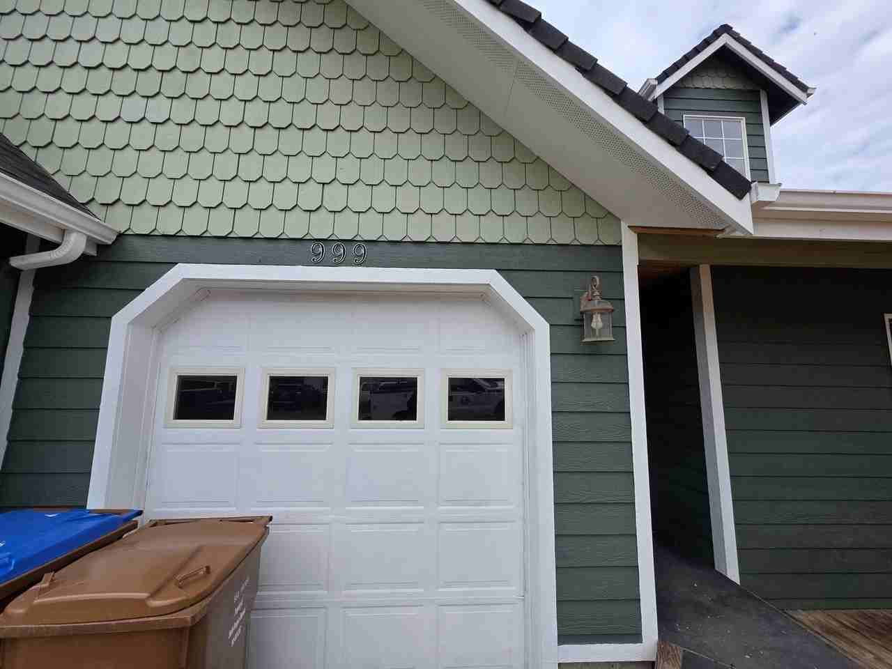 999 Ne Broadway St - Photo 3 of 25