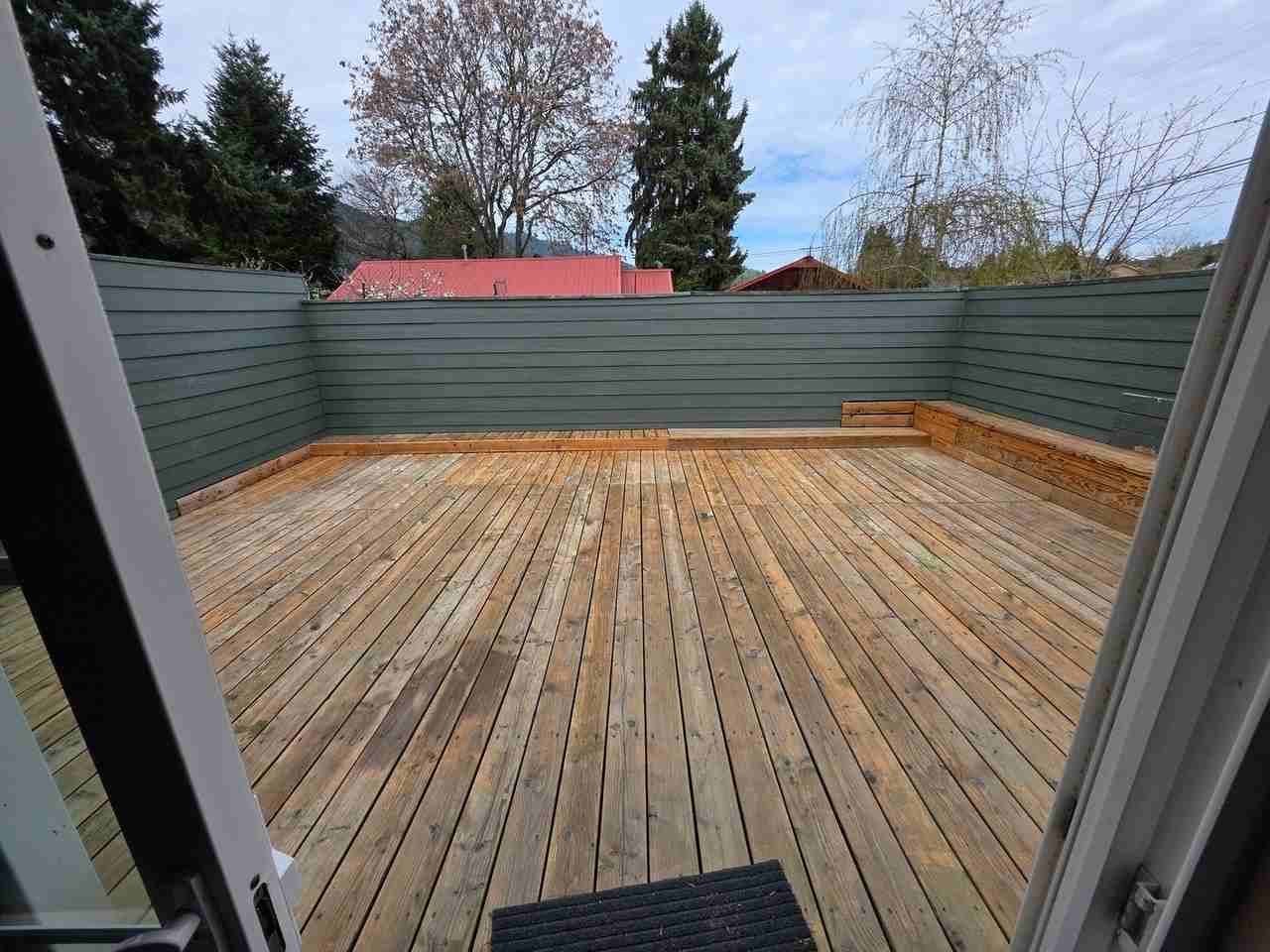 999 Ne Broadway St - Photo 6 of 25