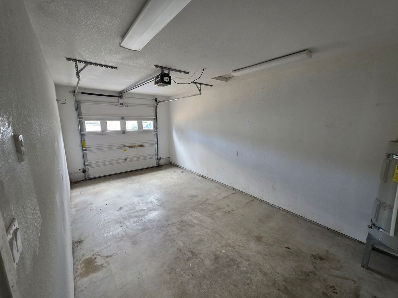 999 Ne Broadway St - Photo 7 of 25