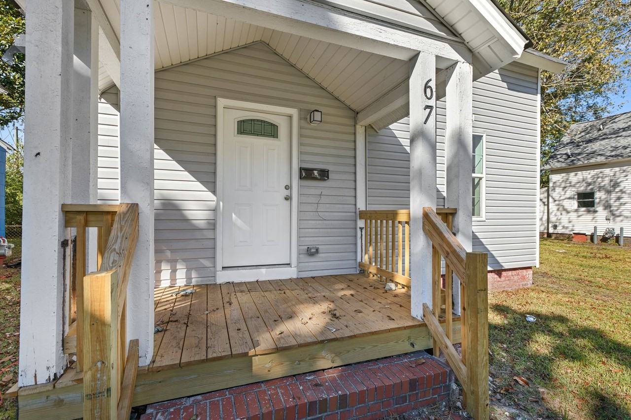 67 Hobson St - Photo 2 of 24