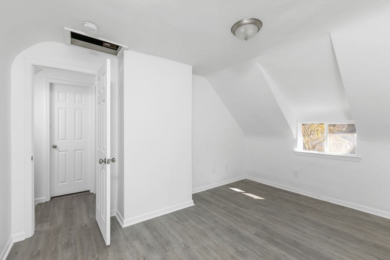 67 Hobson St - Photo 7 of 24