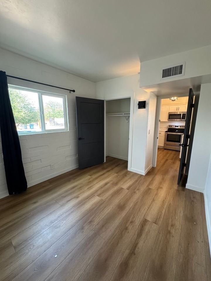 205 W 25th St - Photo 2 of 16