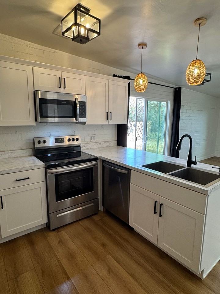 205 W 25th St - Photo 5 of 16