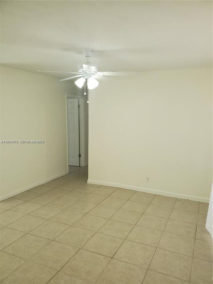 831 Sw 14th Ct - Photo 4 of 15