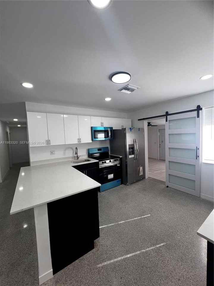3820 Sw 16th St - Photo 2 of 16