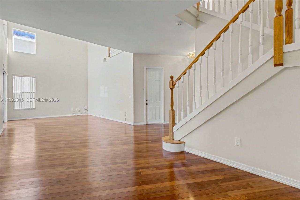 1560 Seagrape Way - Photo 4 of 16