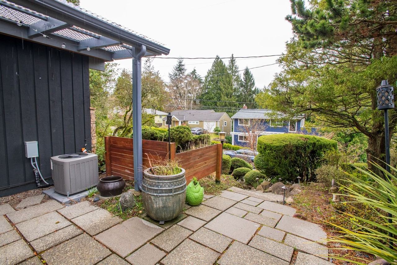 3642 39th Ave W - Photo 7 of 50