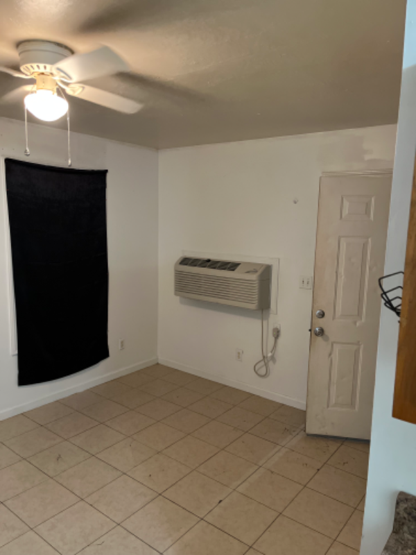 604 Columbia Ave #B - Photo 2 of 4