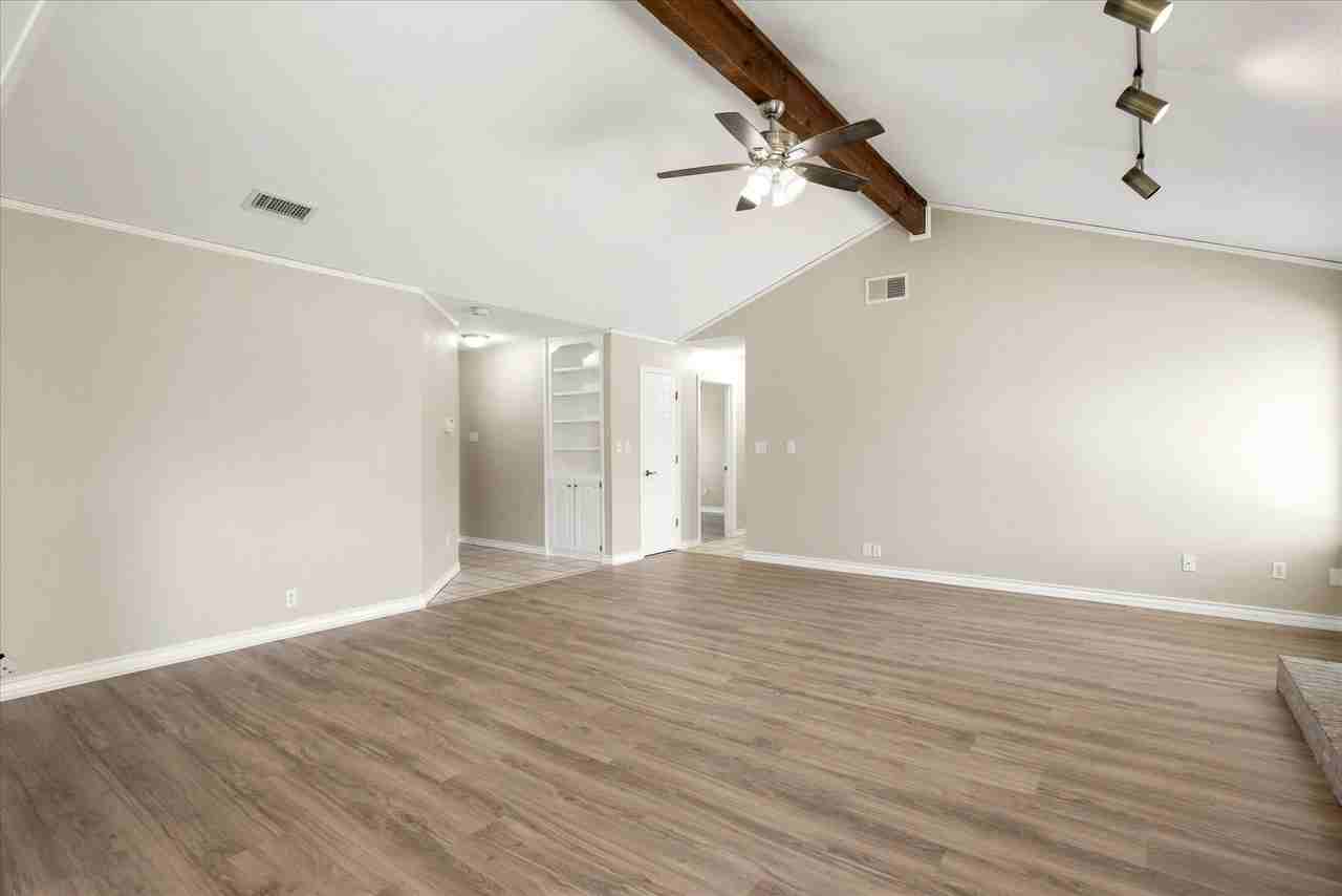 1111 Dove Hollow Rd - Photo 4 of 20