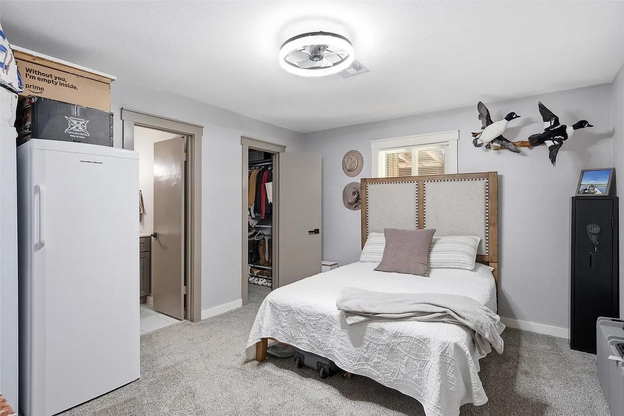 208 Queen Dr - Photo 6 of 17