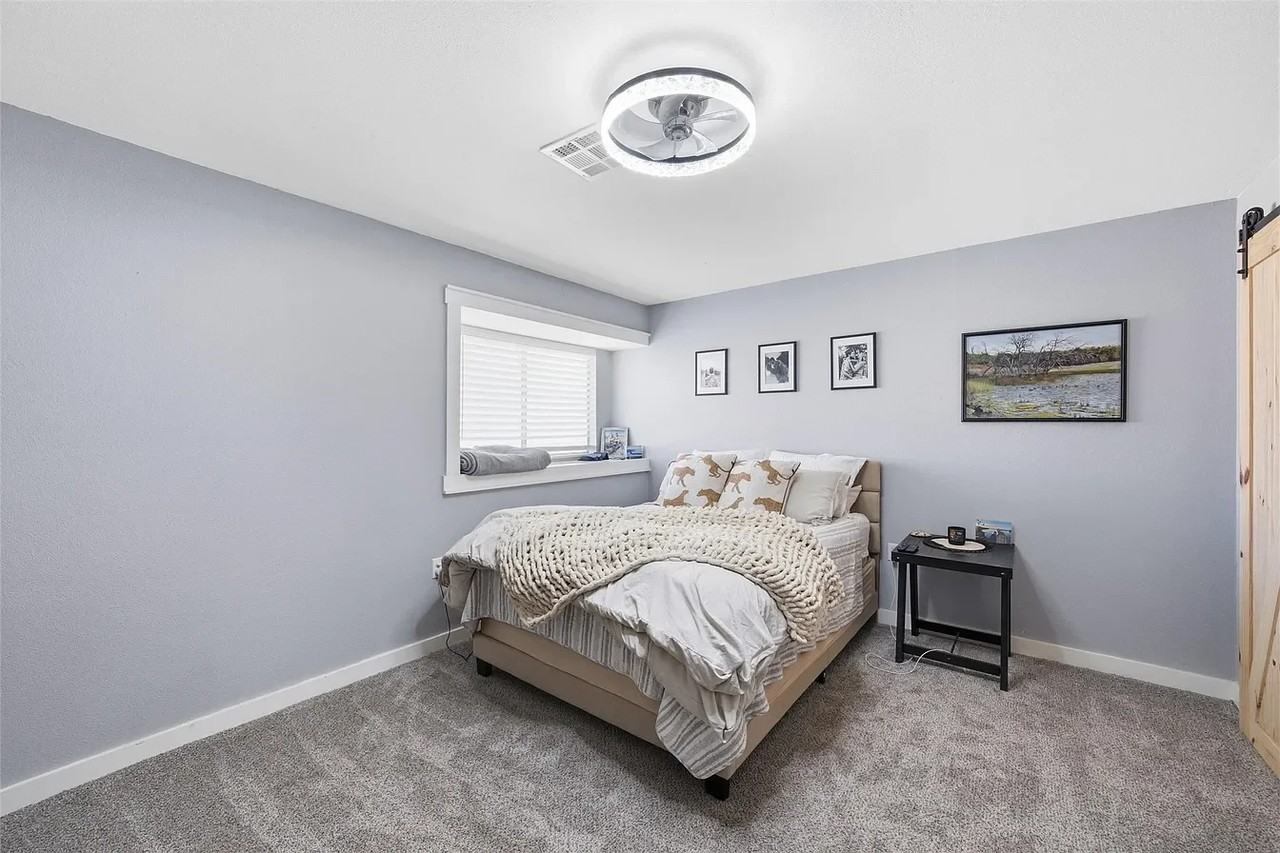 208 Queen Dr - Photo 7 of 17