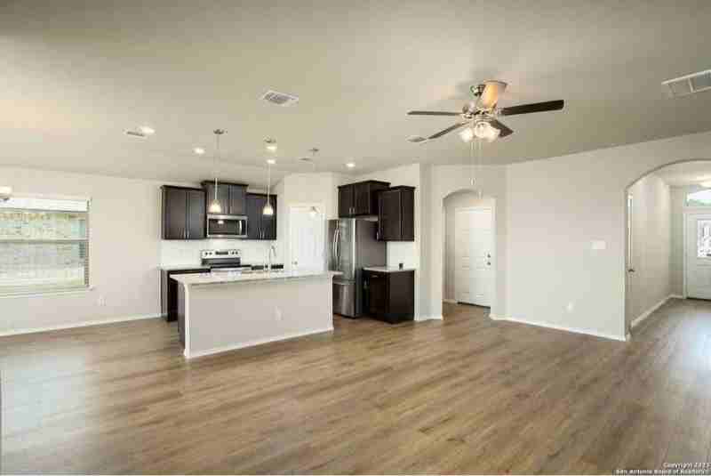 2402 Corradino St - Photo 4 of 13