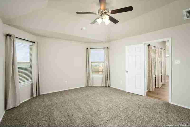 2402 Corradino St - Photo 6 of 13