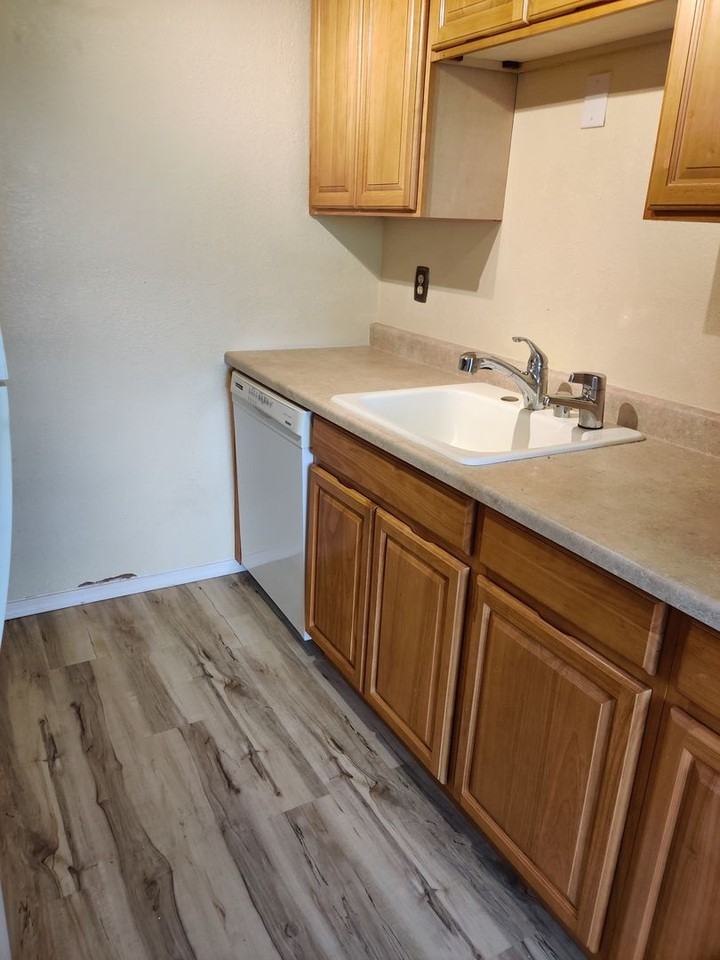 14443 127th Ln Ne #7 - Photo 4 of 11