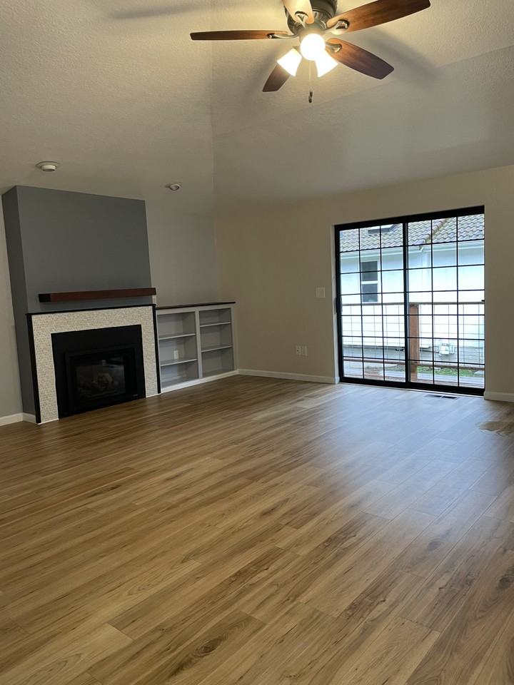 8938 49th Ct Ne - Photo 4 of 19