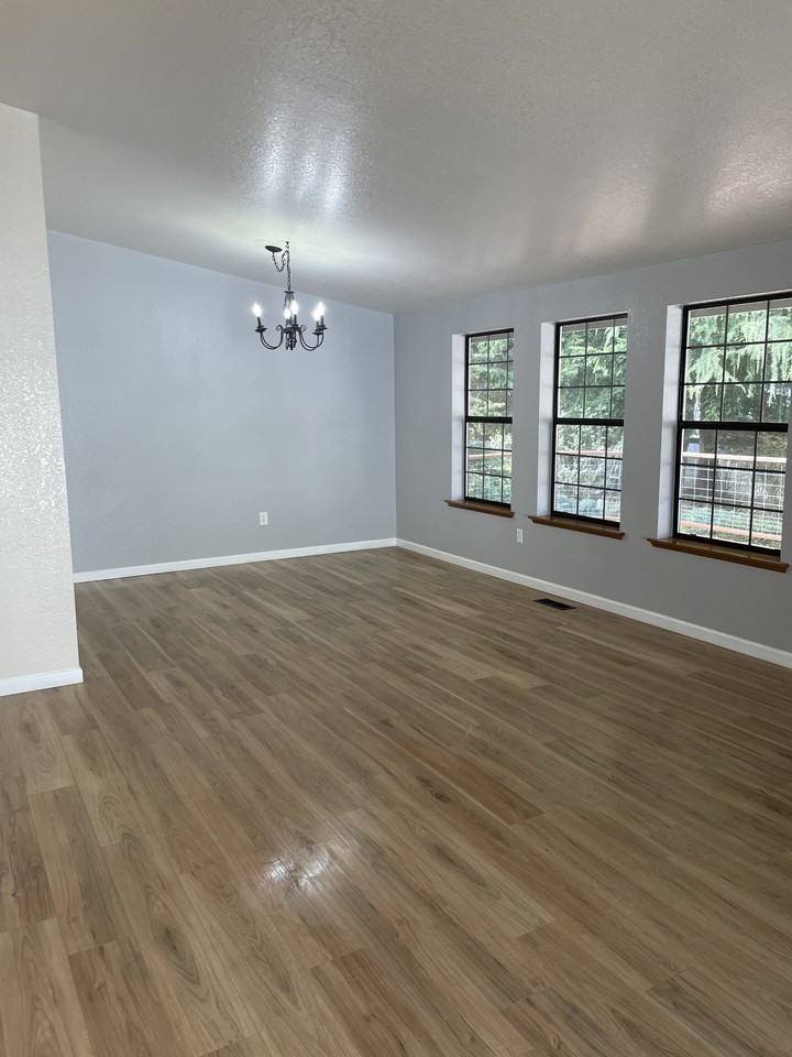 8938 49th Ct Ne - Photo 5 of 19