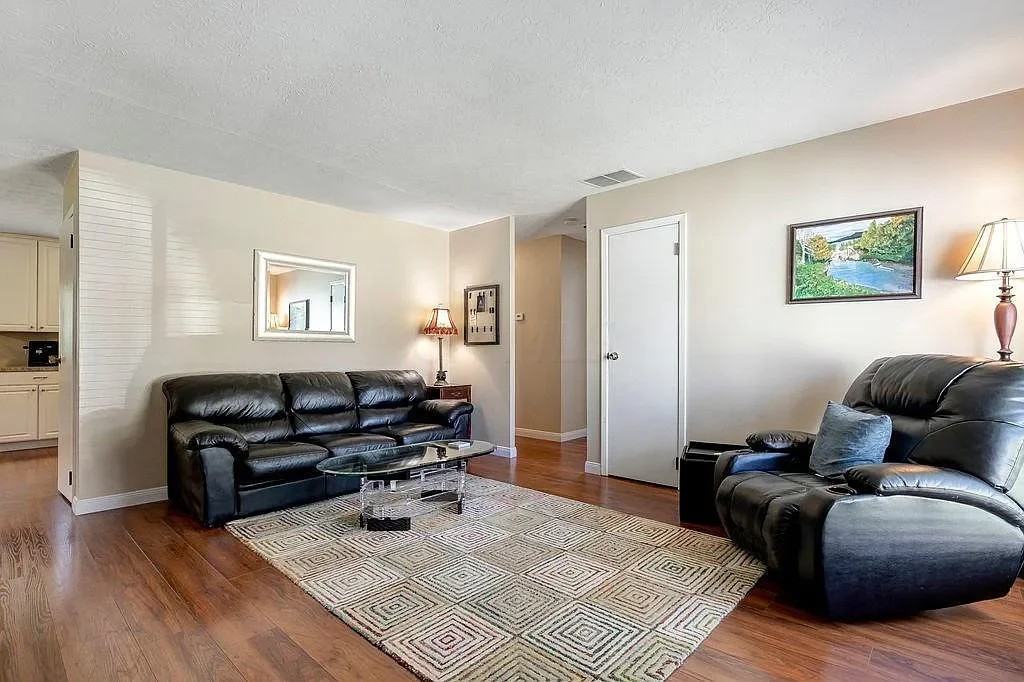 615 Palace Ln - Photo 2 of 12