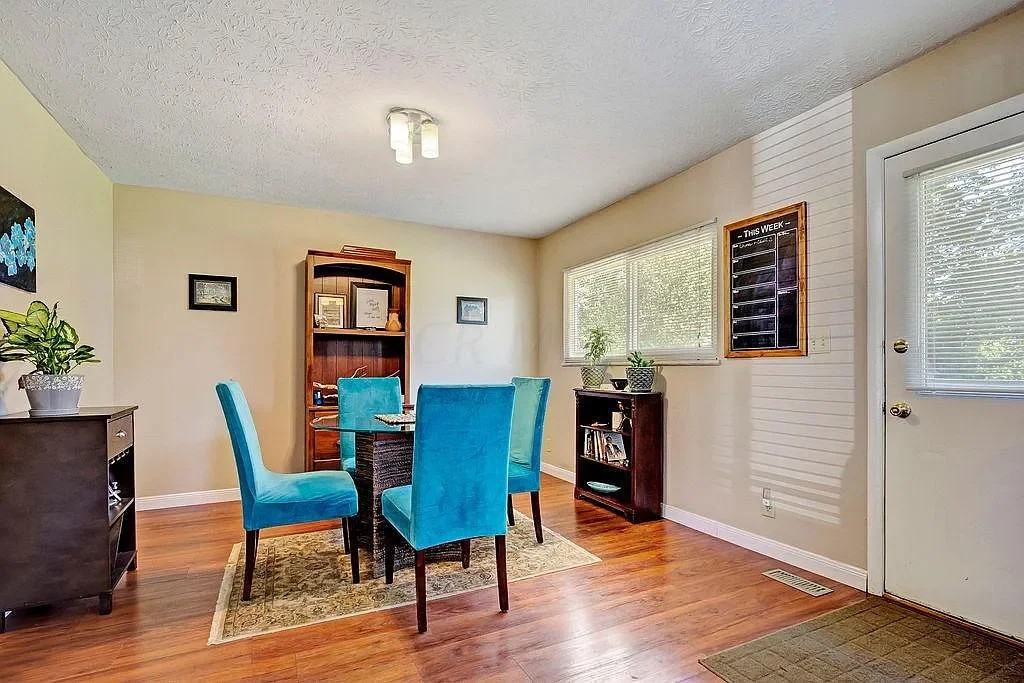 615 Palace Ln - Photo 5 of 12