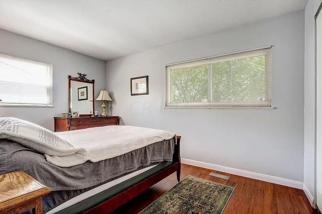 615 Palace Ln - Photo 7 of 12