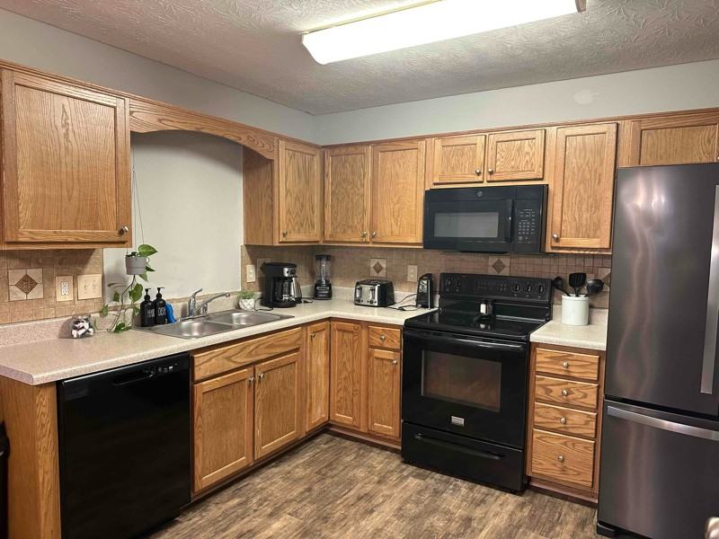 212 Greenleaf Dr - Photo 3 of 5