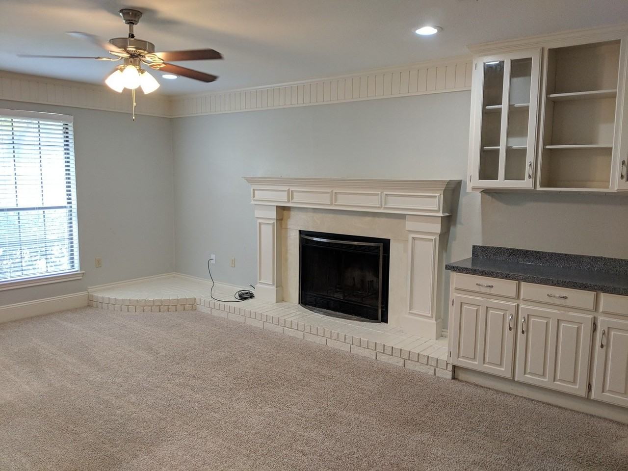 2705 Cummings Dr - Photo 3 of 30