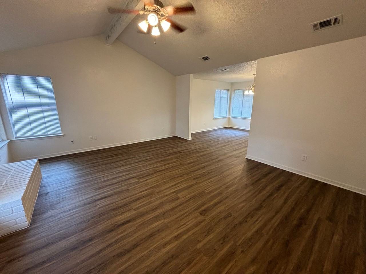 2514 Livingston Ln - Photo 2 of 31
