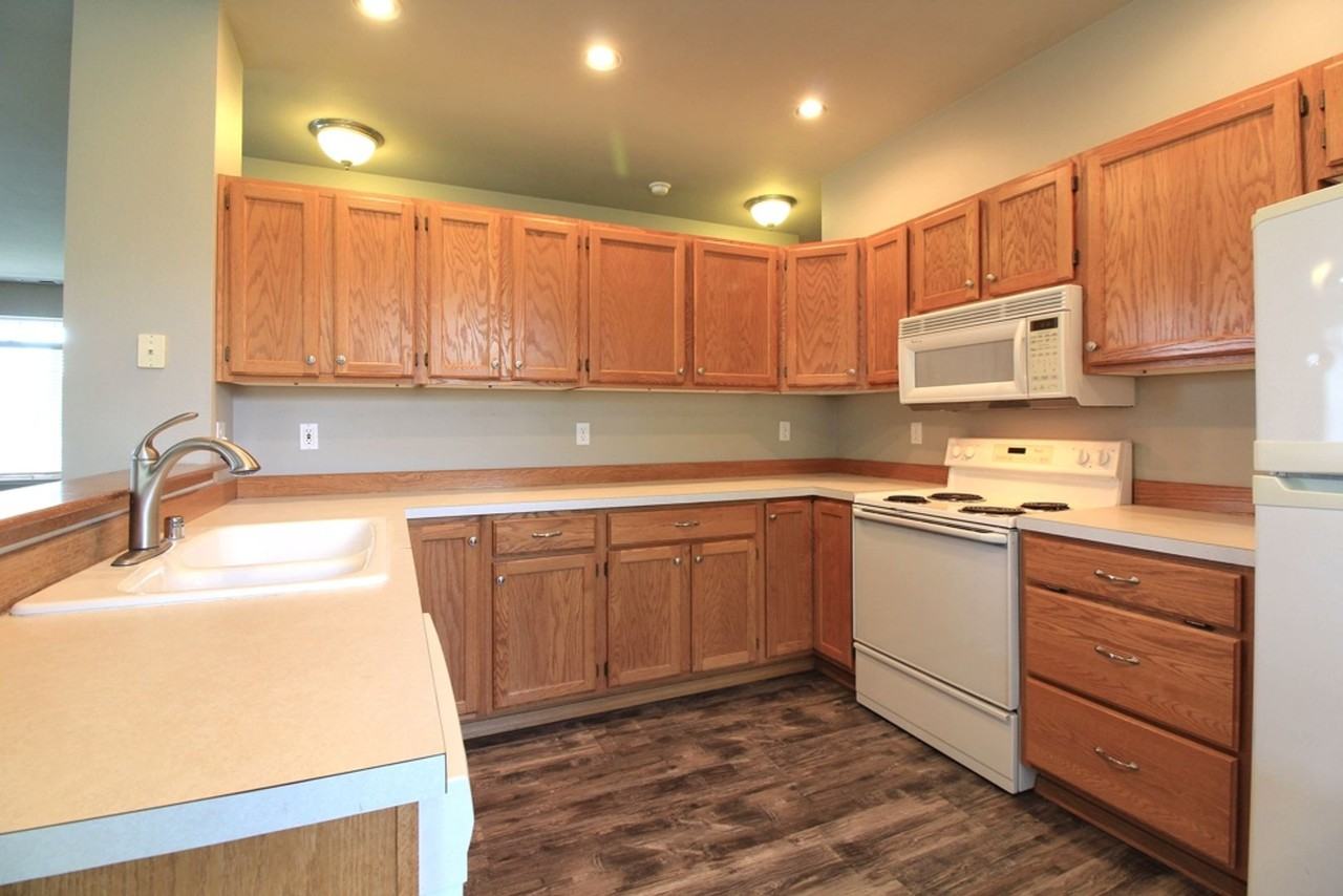 702 N Nevada Ct - Photo 2 of 13