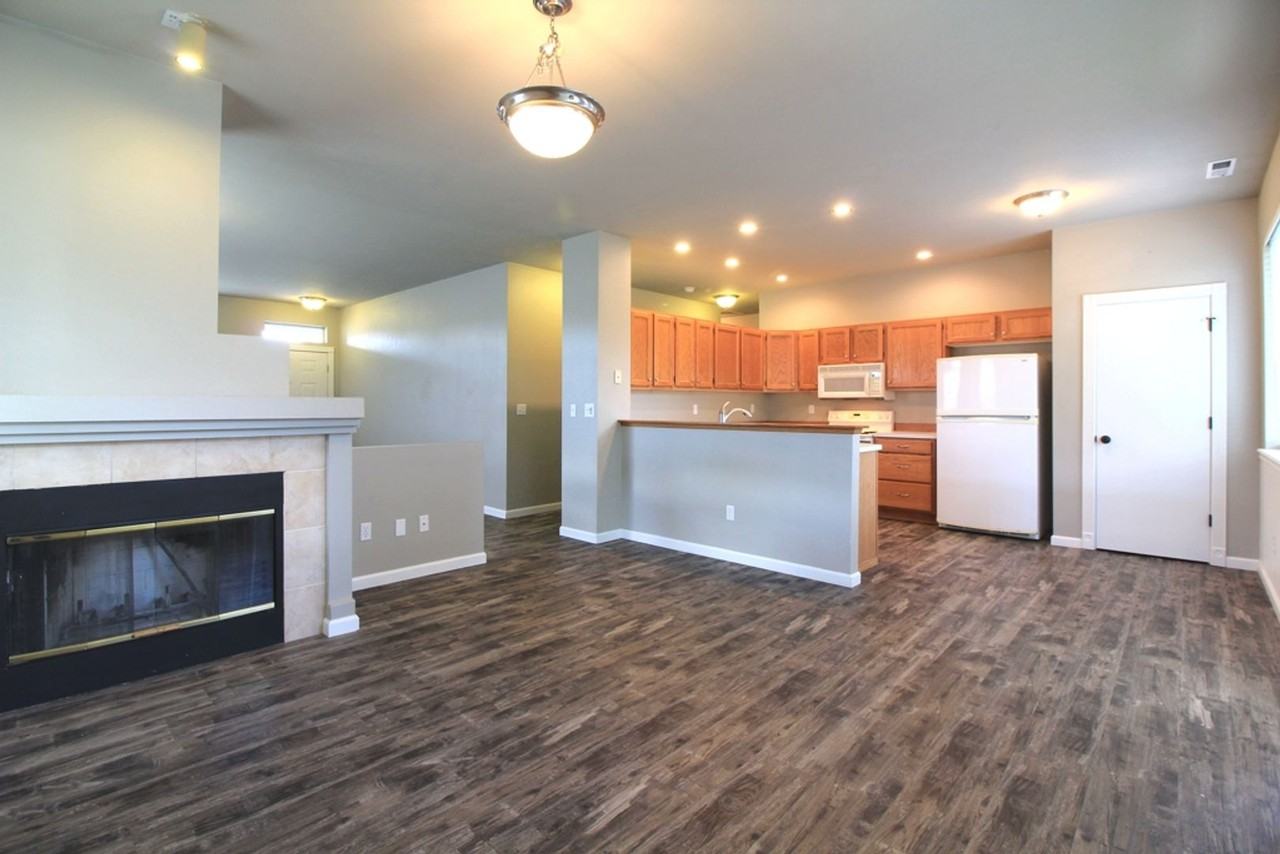 702 N Nevada Ct - Photo 3 of 13