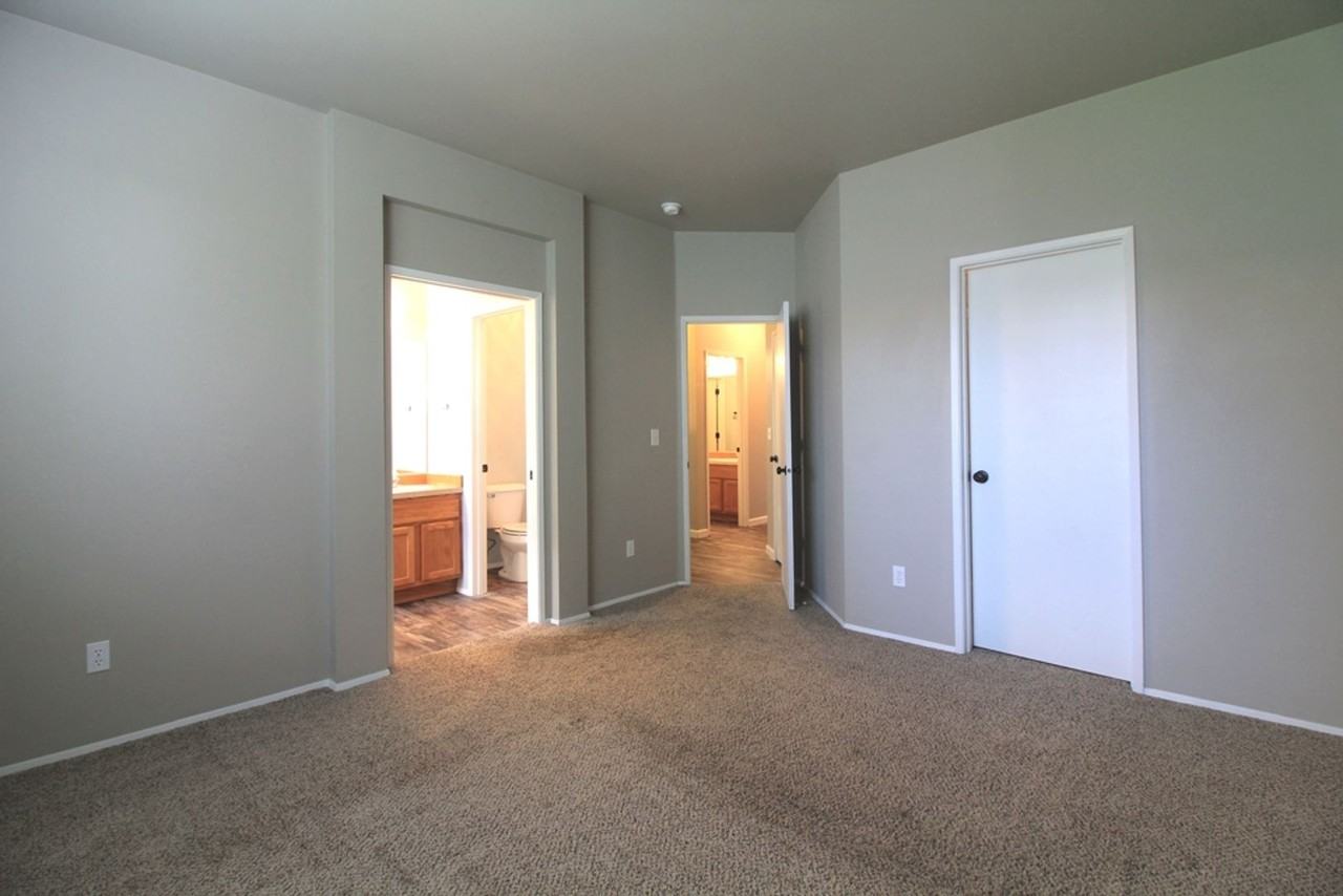 702 N Nevada Ct - Photo 6 of 13