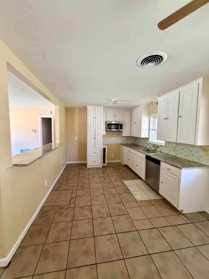 2828 Doles Pl - Photo 7 of 27