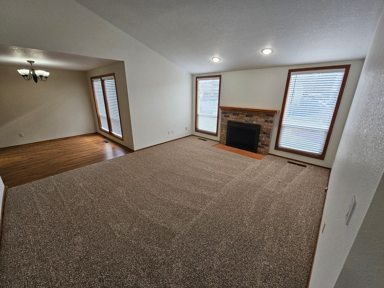 855 Fran St Se - Photo 4 of 24